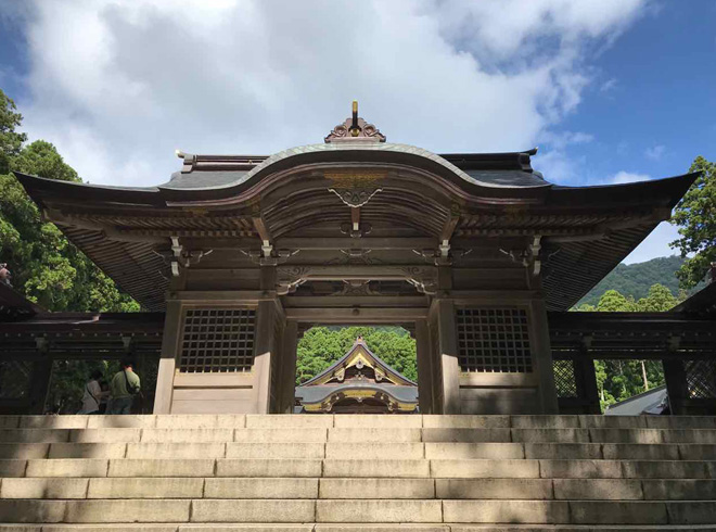 彌彦神社