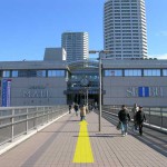 東戸塚駅東口の歩道橋を渡り、長いエスカレーターで西武百貨店の屋上へ