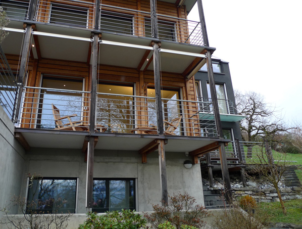 スイス　チューリッヒ湖畔の木造住宅